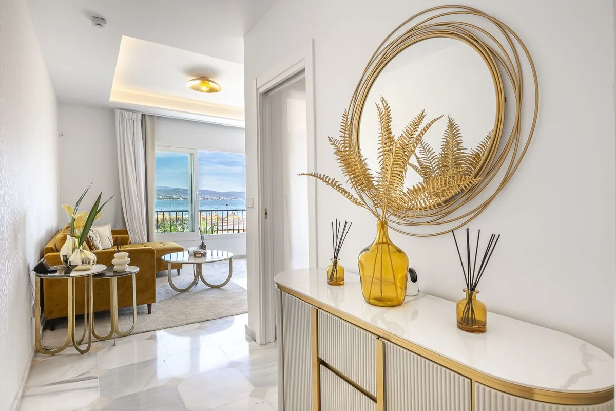 Puerto Banús – Frontlinje til stranden og turistlisens – bilde 7