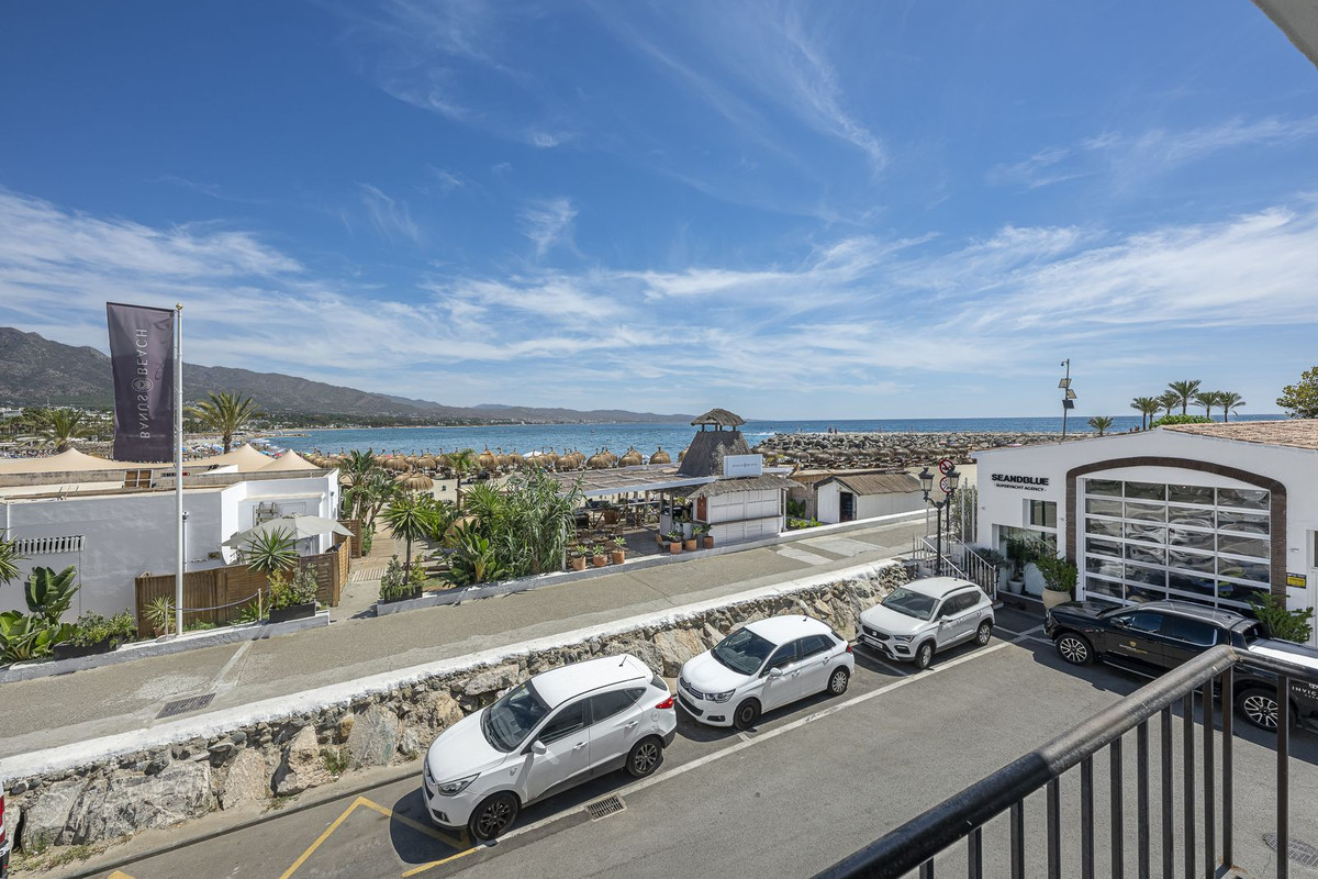 Puerto Banús – Frontlinje til stranden og turistlisens – bilde 19