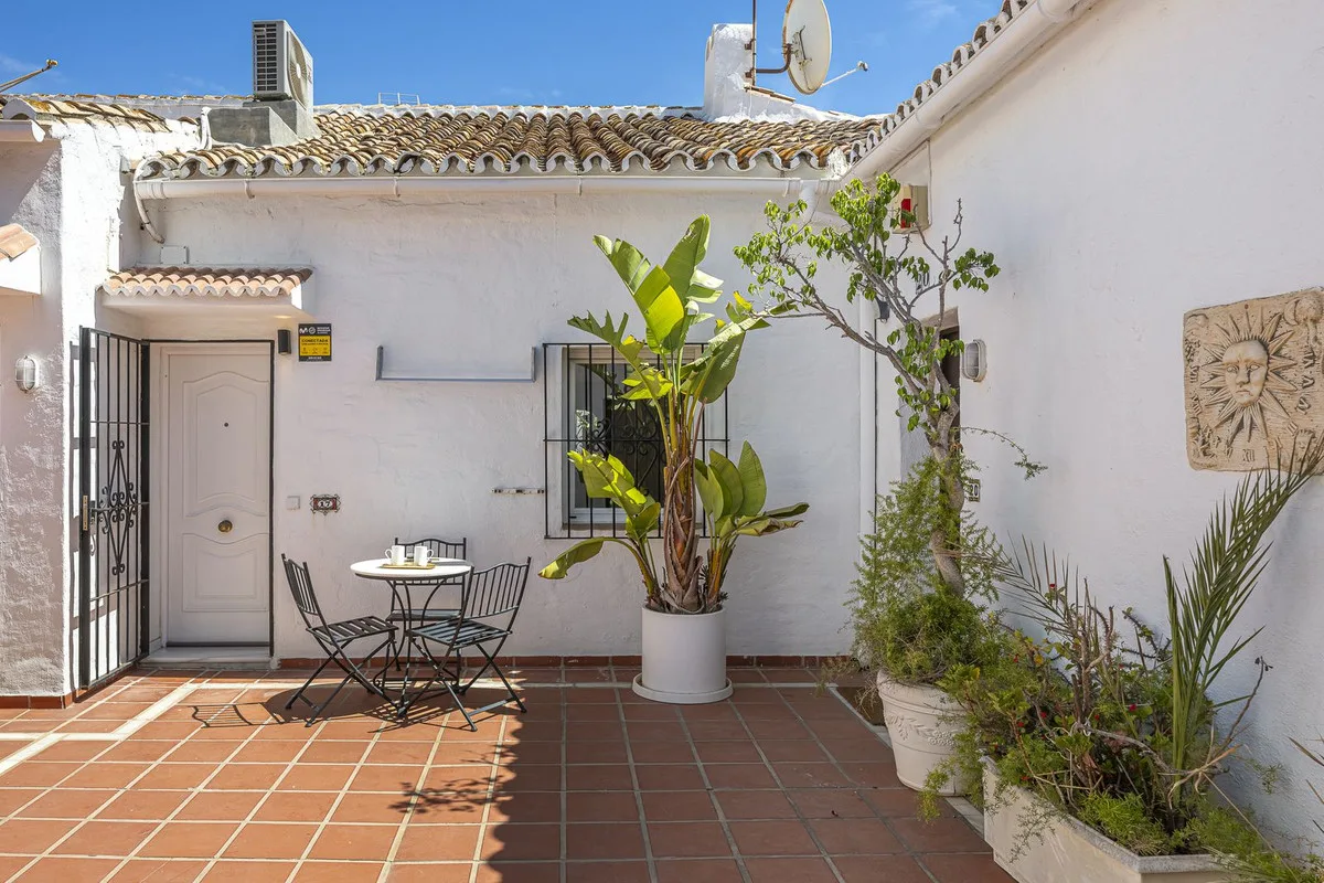 Puerto Banús – Frontlinje til stranden og turistlisens – bilde 22