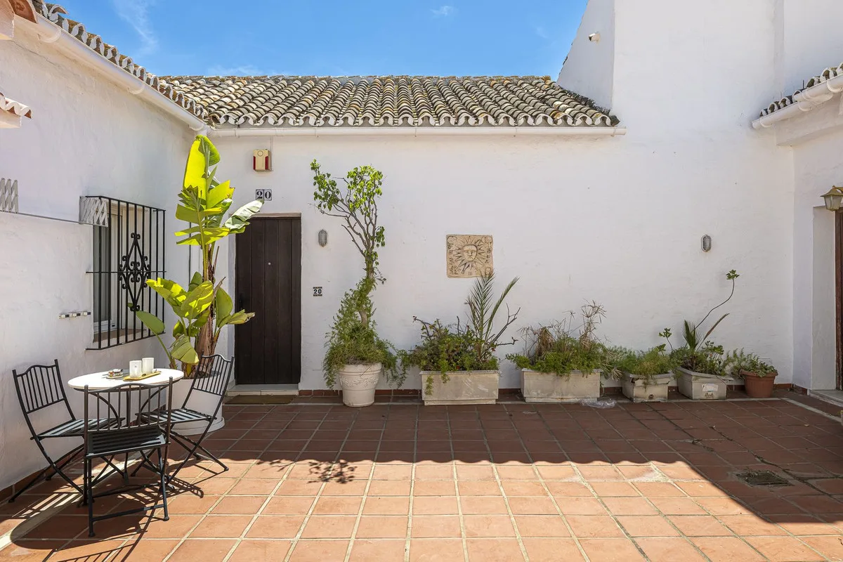 Puerto Banús – Frontlinje til stranden og turistlisens – bilde 25