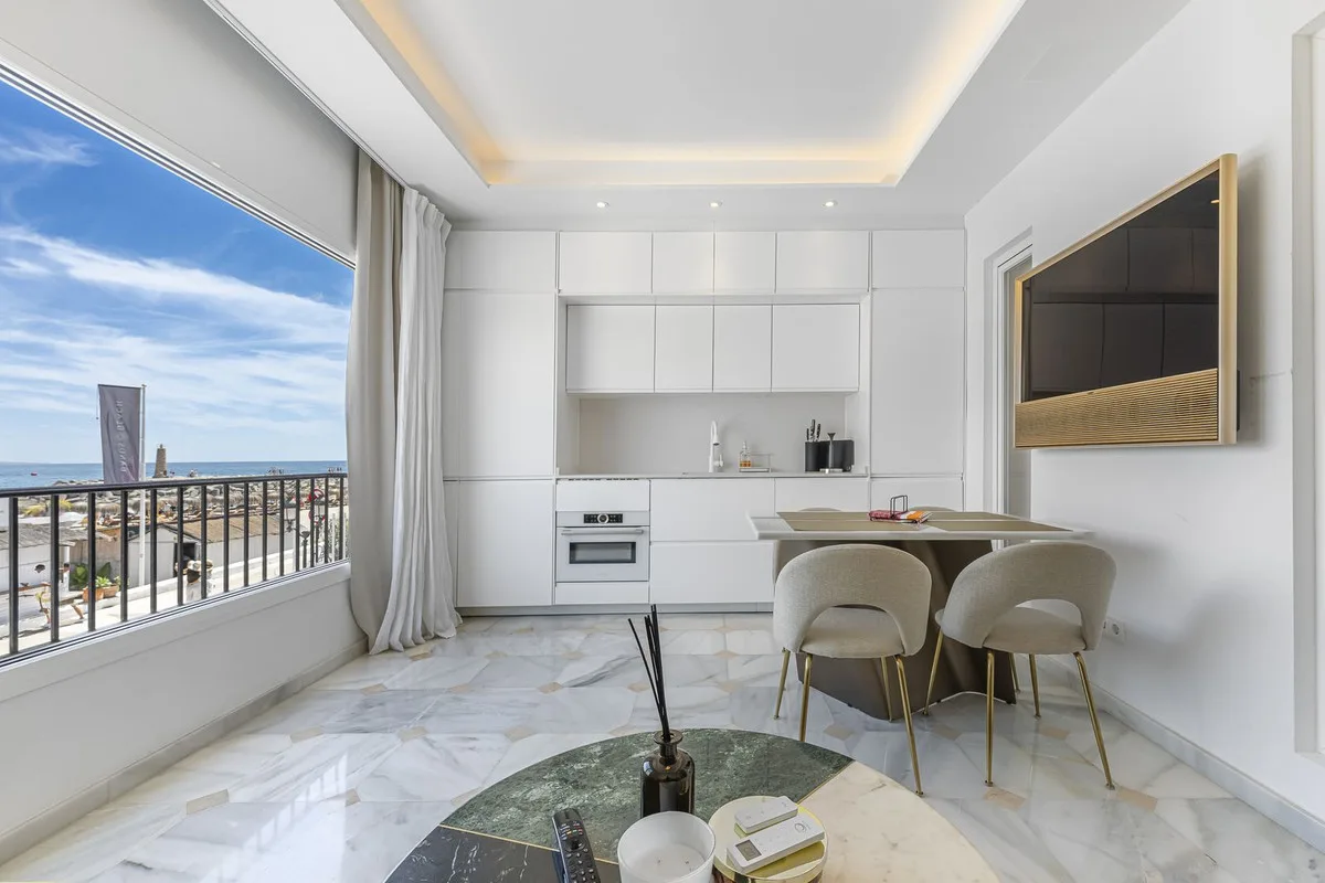 Puerto Banús – Frontlinje til stranden og turistlisens – bilde 26