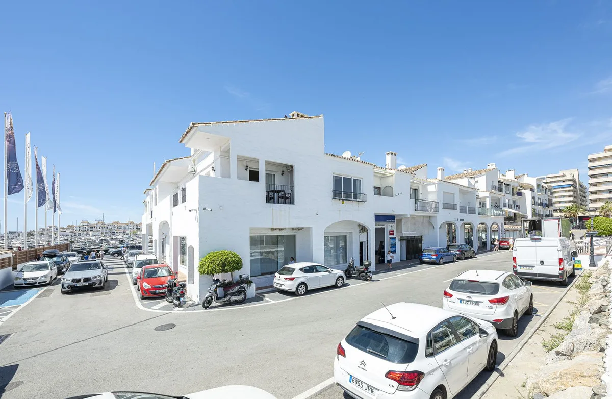 Puerto Banús – Frontlinje til stranden og turistlisens – bilde 30