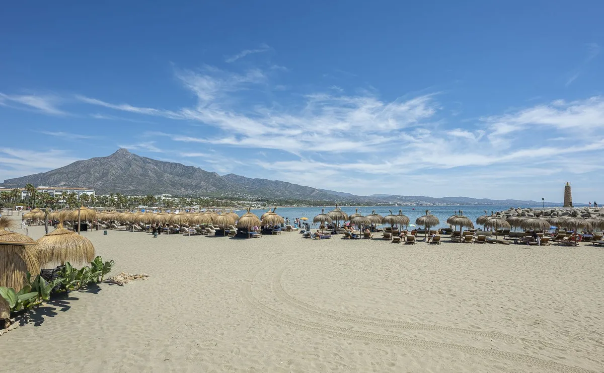 Puerto Banús – Frontlinje til stranden og turistlisens – bilde 31