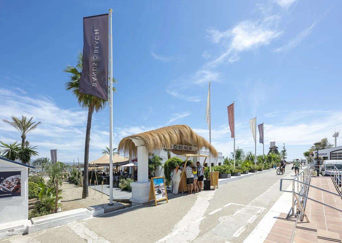 Puerto Banús – Frontlinje til stranden og turistlisens – bilde 29