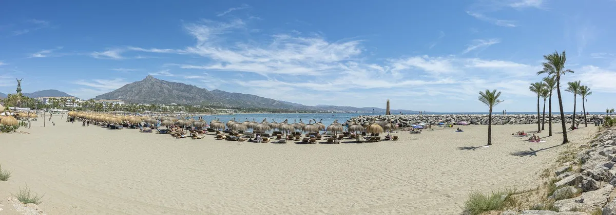 Puerto Banús – Frontlinje til stranden og turistlisens – bilde 32