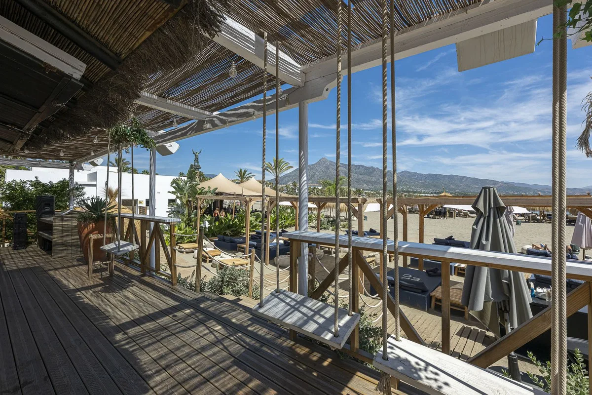 Puerto Banús – Frontlinje til stranden og turistlisens – bilde 34