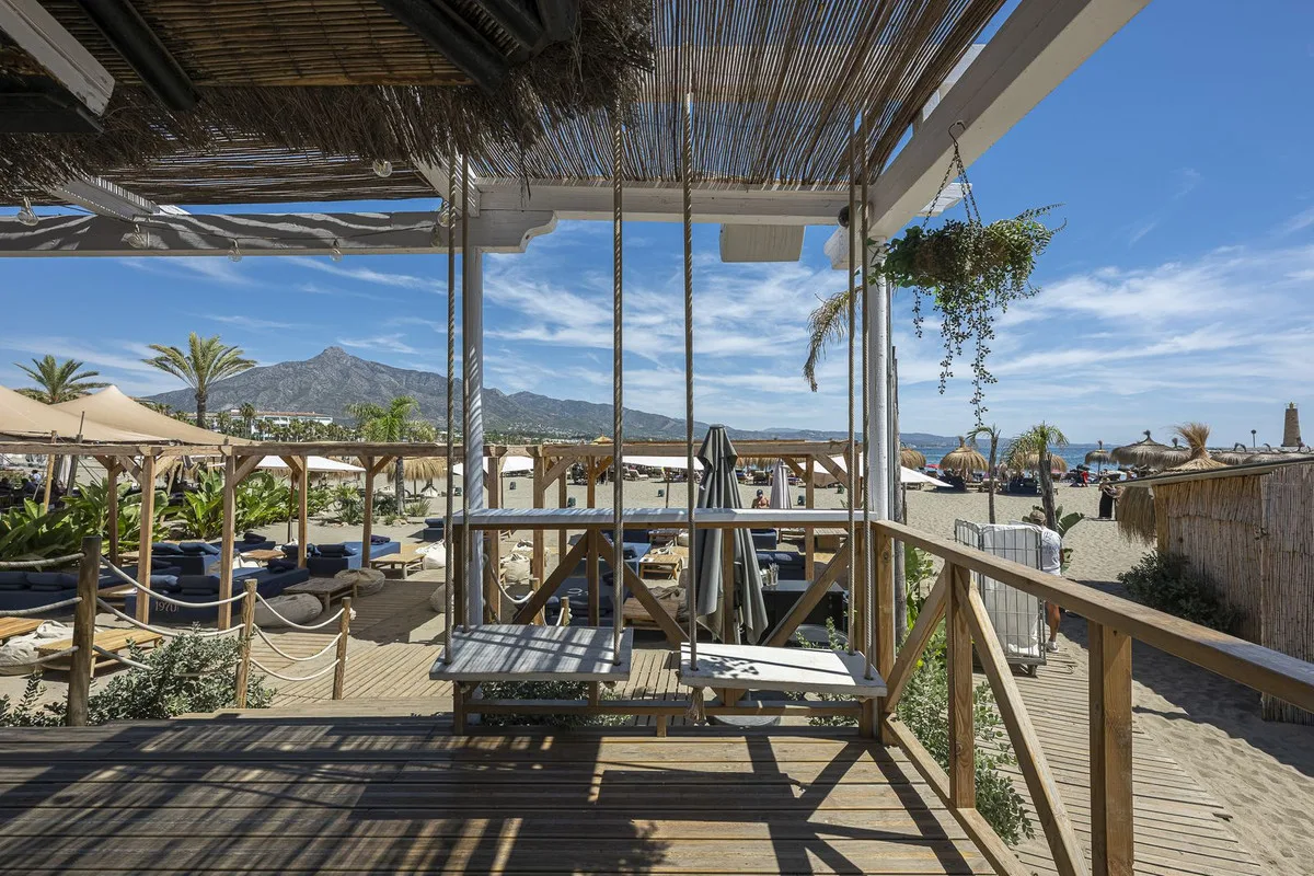 Puerto Banús – Frontlinje til stranden og turistlisens – bilde 33