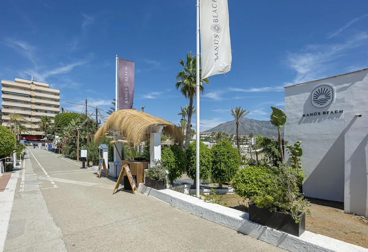 Puerto Banús – Frontlinje til stranden og turistlisens – bilde 36