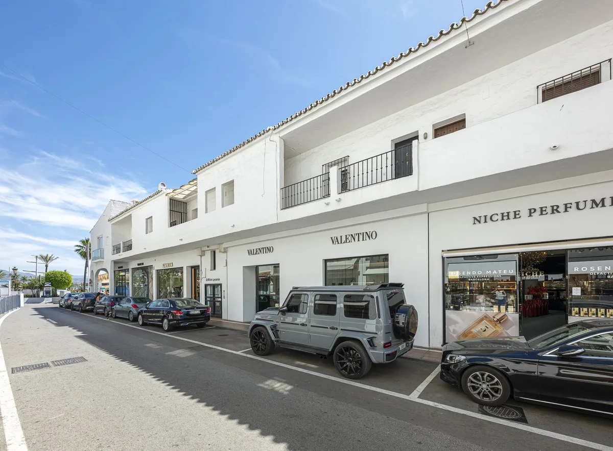 Puerto Banús – Frontlinje til stranden og turistlisens – bilde 38