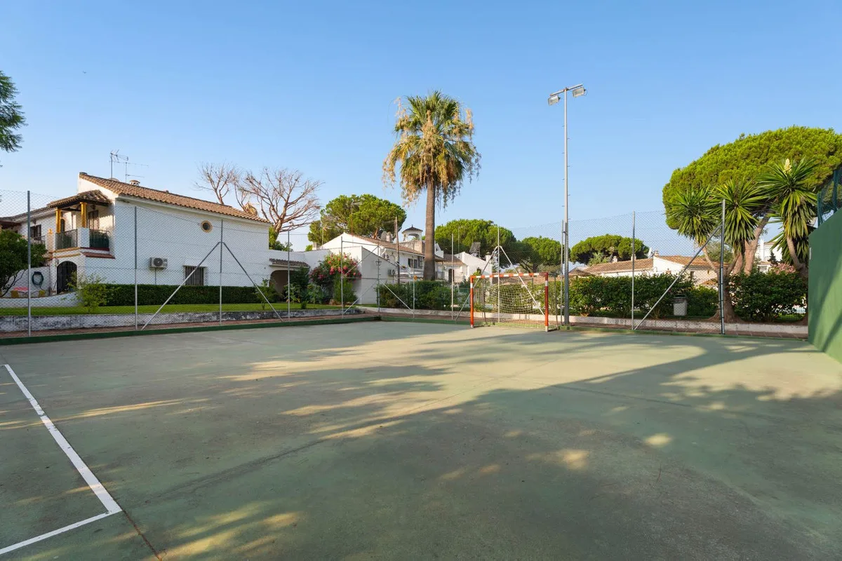 Parque Elviria – Rekkehus i rolige, grønne omgivelser – bilde 7