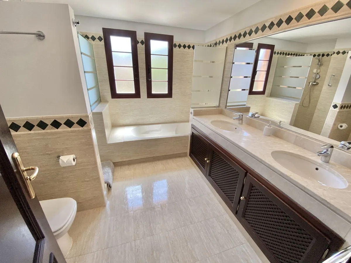 La Mairena, Elviria – Stor hjørneleilighet med panoramautsikt og sidehage – bilde 17