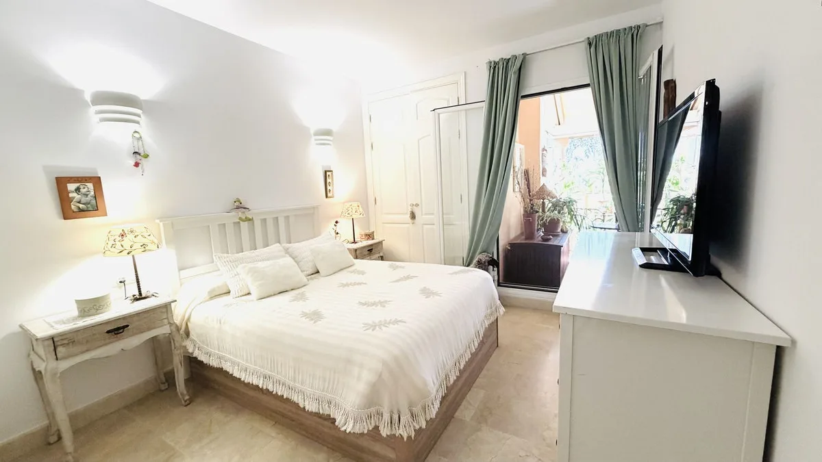 Santa María Village, Elviria – Hageleilighet med helårs vinterhage – bilde 4