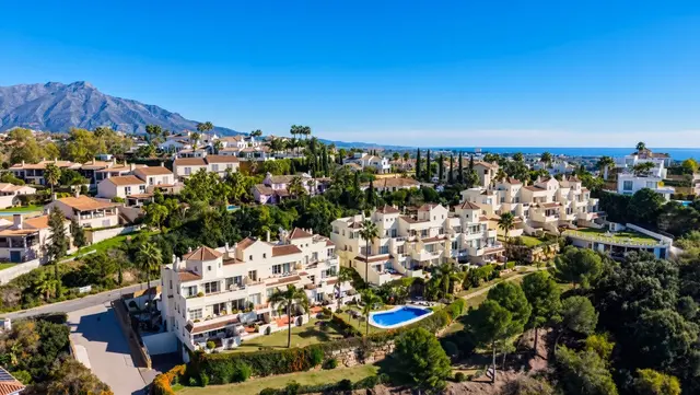 Los Arqueros, Benahavís – Privat terrasse med utsikt over hav og Gibraltarstredet