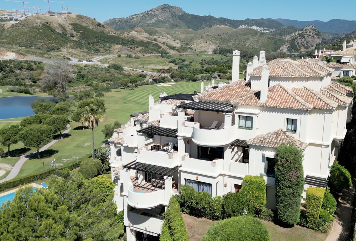 Capanes del Golf, Benahavís – Leilighet med 65 m² terrasse og golfutsikt – bilde 1