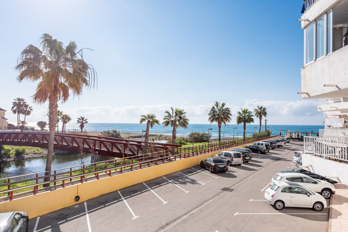 San Pedro de Alcántara – Strandleilighet med turistlisens på promenaden – bilde 1