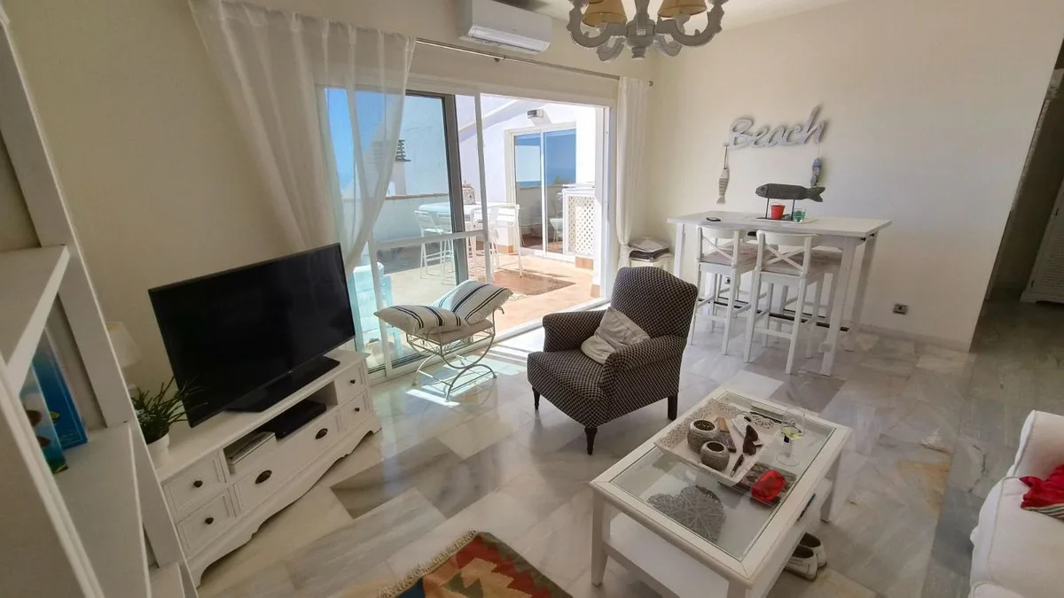 Estepona – Strandleilighet med direkte sjøutsikt og stor terrasse – bilde 7