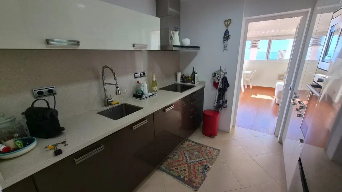 Estepona – Strandleilighet med direkte sjøutsikt og stor terrasse – bilde 18