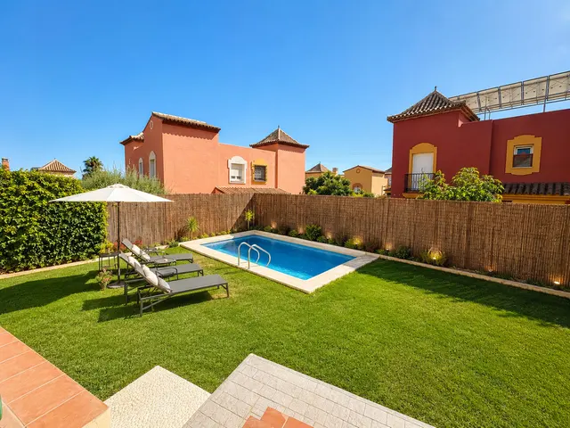 Marbella – Rekkehus med privat basseng og turistlisens, kort vei til sentrum