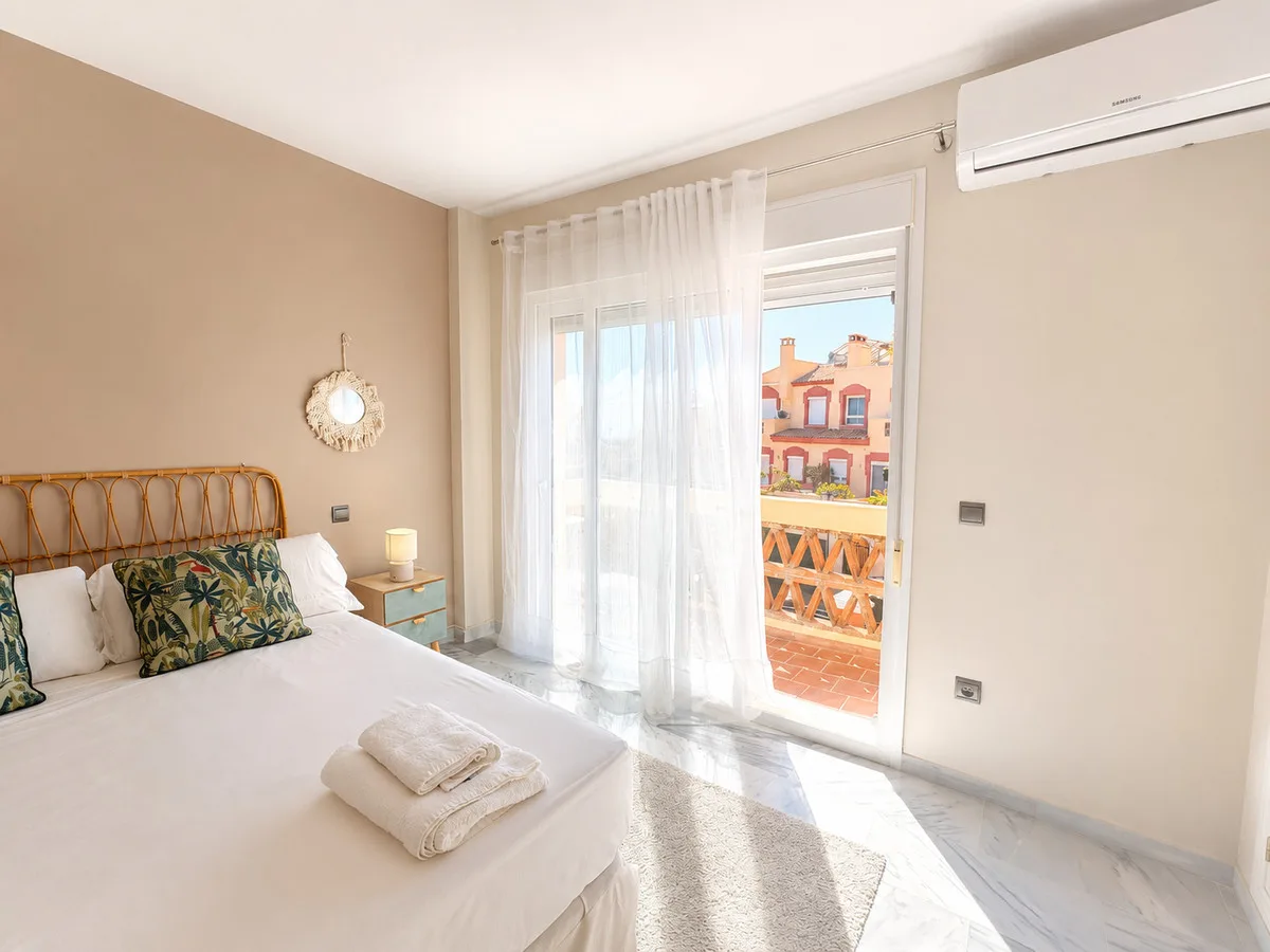 Marbella – Rekkehus med privat basseng og turistlisens, kort vei til sentrum – bilde 7
