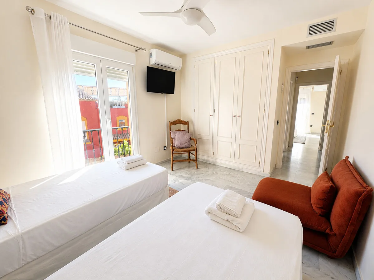 Marbella – Rekkehus med privat basseng og turistlisens, kort vei til sentrum – bilde 14