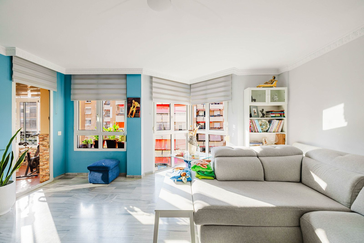 Torremolinos – Sentral leilighet med tre soverom og innglasset terrasse – bilde 3
