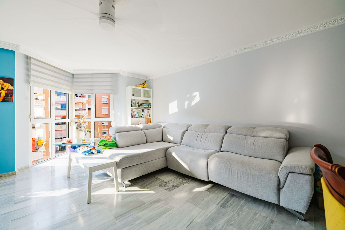 Torremolinos – Sentral leilighet med tre soverom og innglasset terrasse – bilde 2