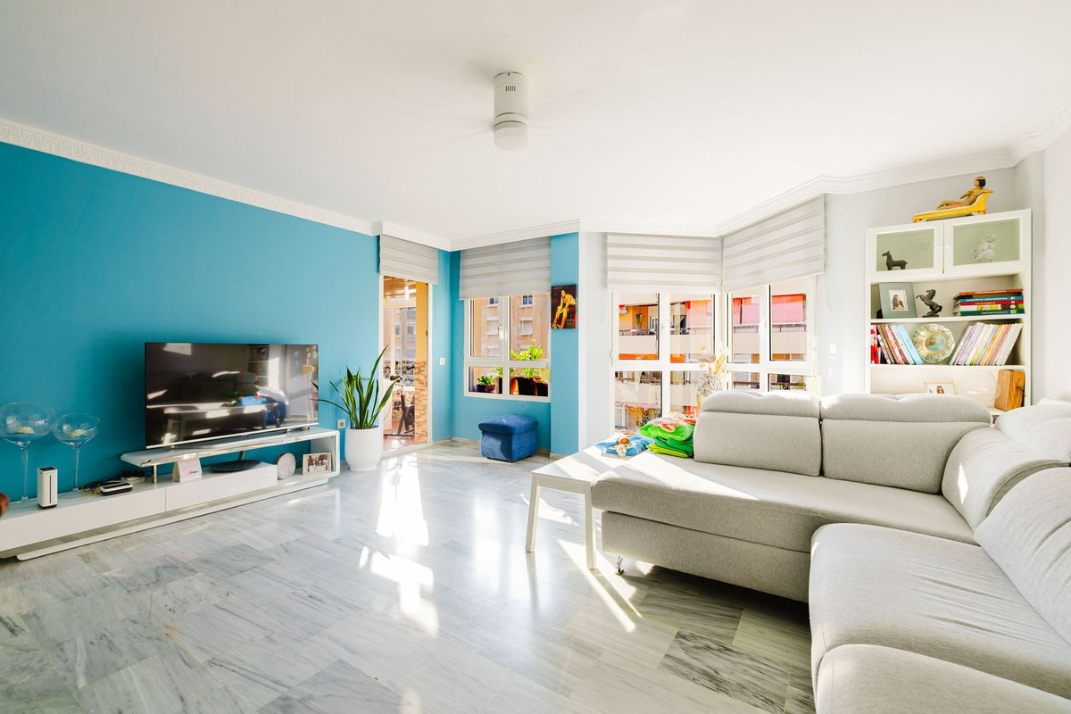 Torremolinos – Sentral leilighet med tre soverom og innglasset terrasse – bilde 1