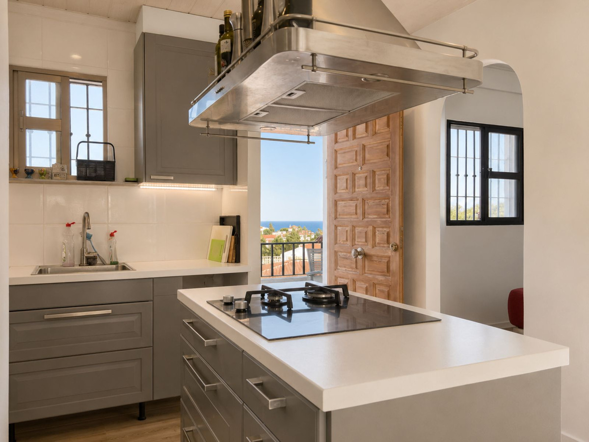 El Faro de Mijas – Renovert penthouse med to uteplasser og sjøutsikt – bilde 3