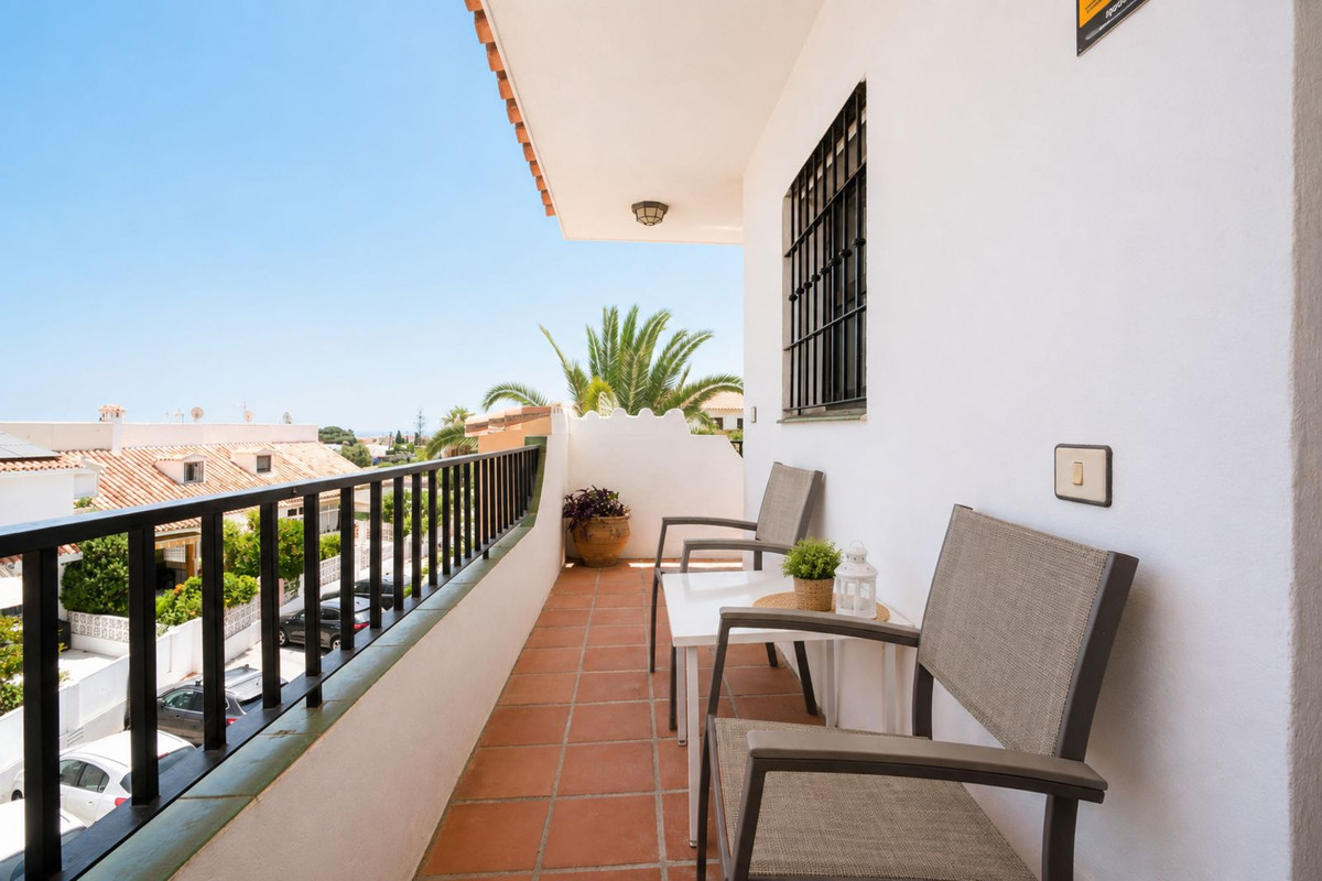 El Faro de Mijas – Renovert penthouse med to uteplasser og sjøutsikt – bilde 2