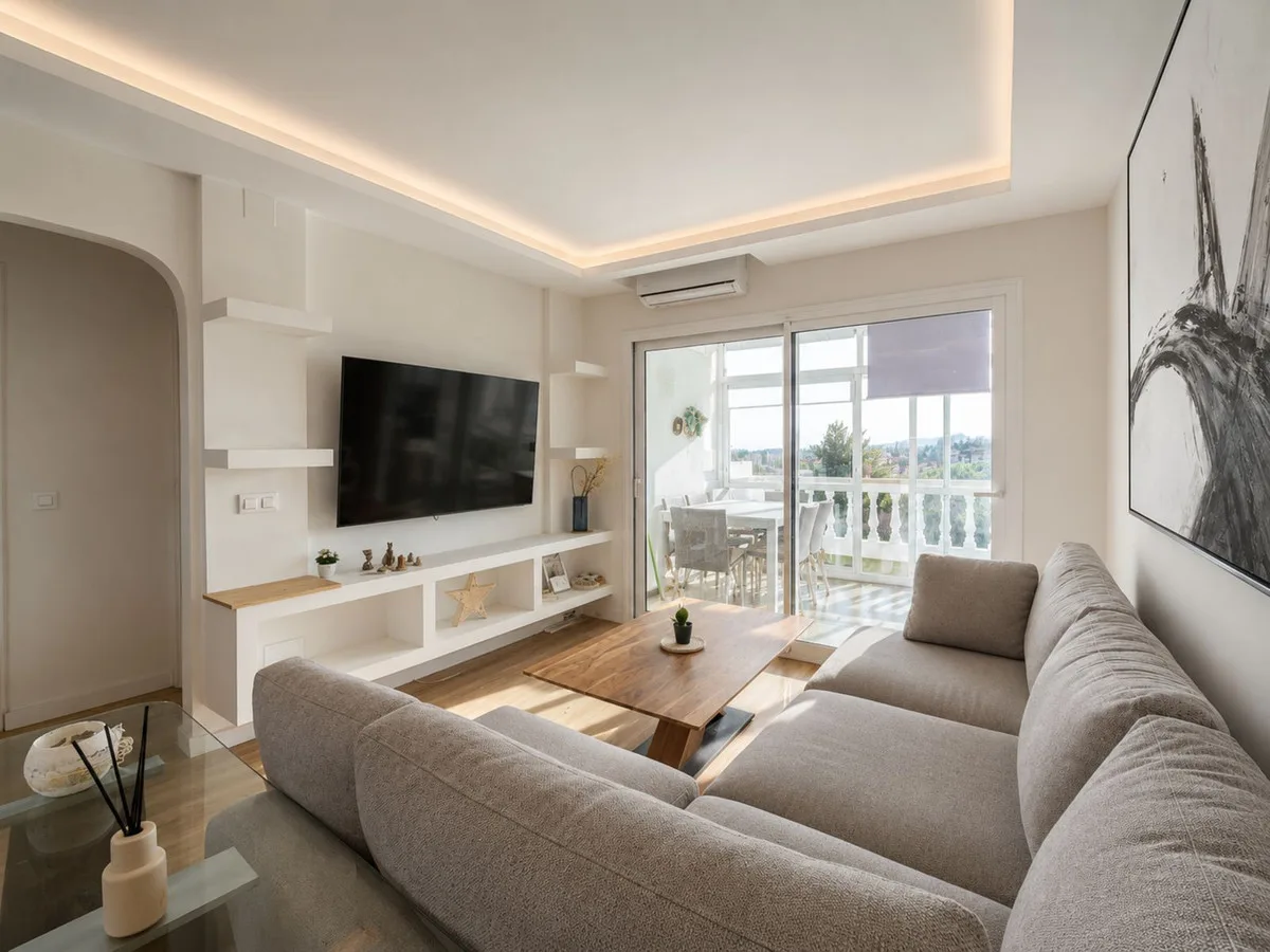 El Faro de Mijas – Renovert penthouse med to uteplasser og sjøutsikt – bilde 9
