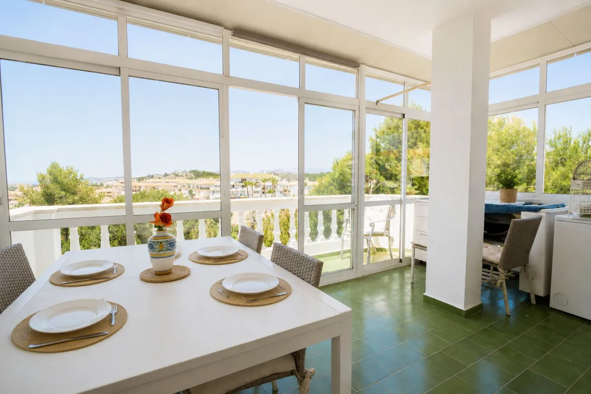 El Faro de Mijas – Renovert penthouse med to uteplasser og sjøutsikt – bilde 10