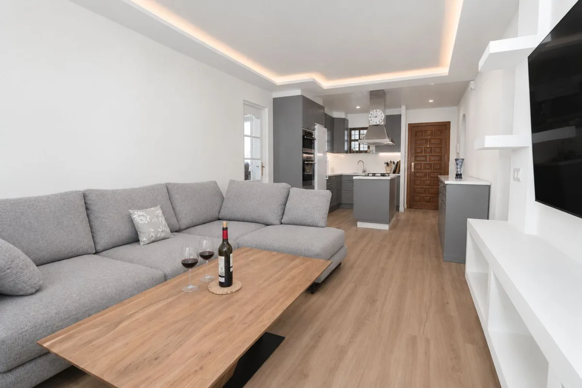 El Faro de Mijas – Renovert penthouse med to uteplasser og sjøutsikt – bilde 12