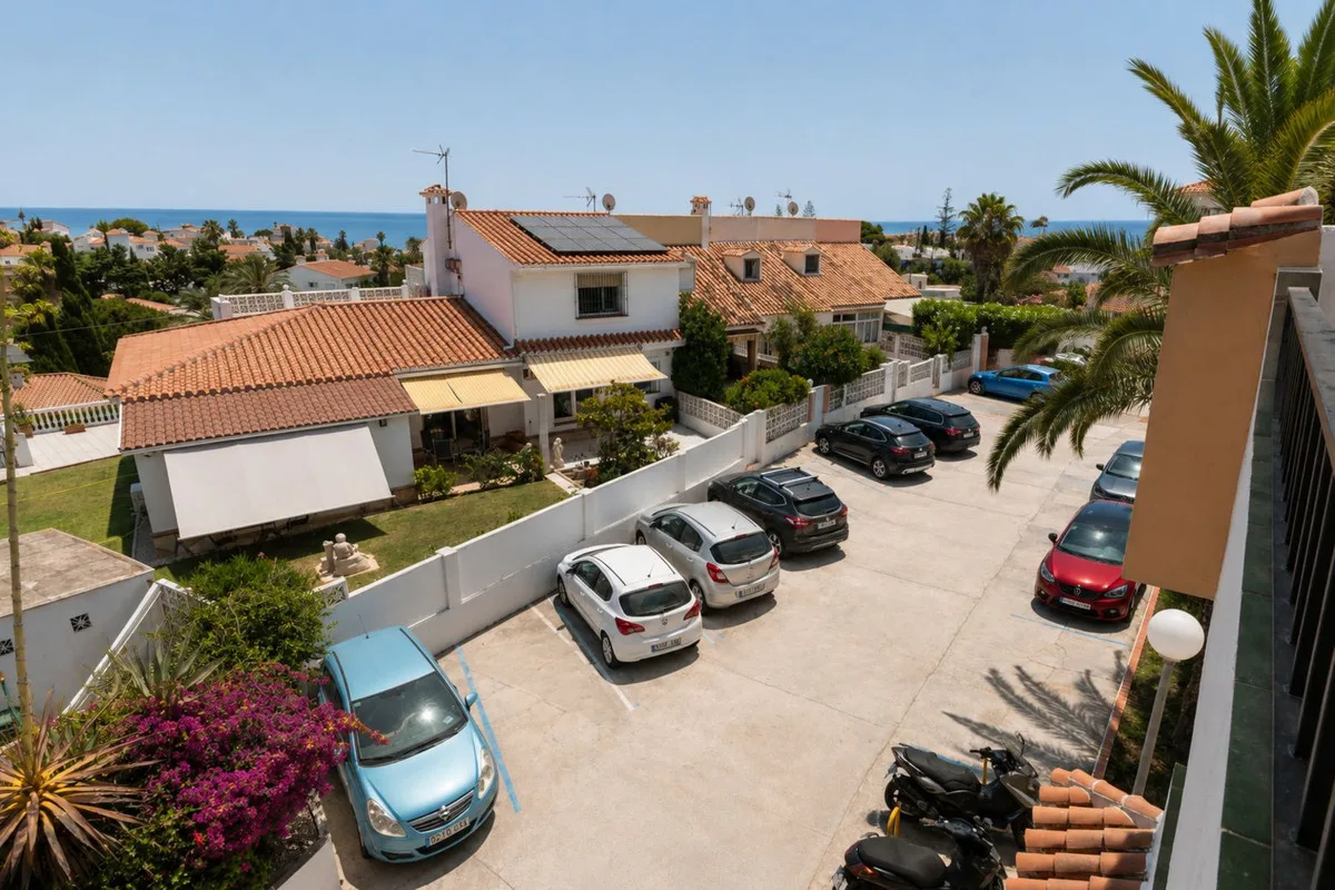 El Faro de Mijas – Renovert penthouse med to uteplasser og sjøutsikt – bilde 20