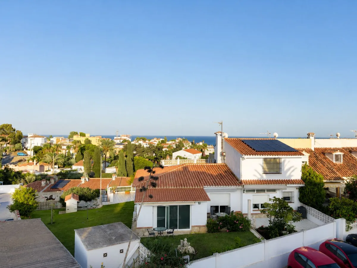 El Faro de Mijas – Renovert penthouse med to uteplasser og sjøutsikt – bilde 22