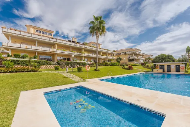 2-bedroom apartment in Cabopino, Spain