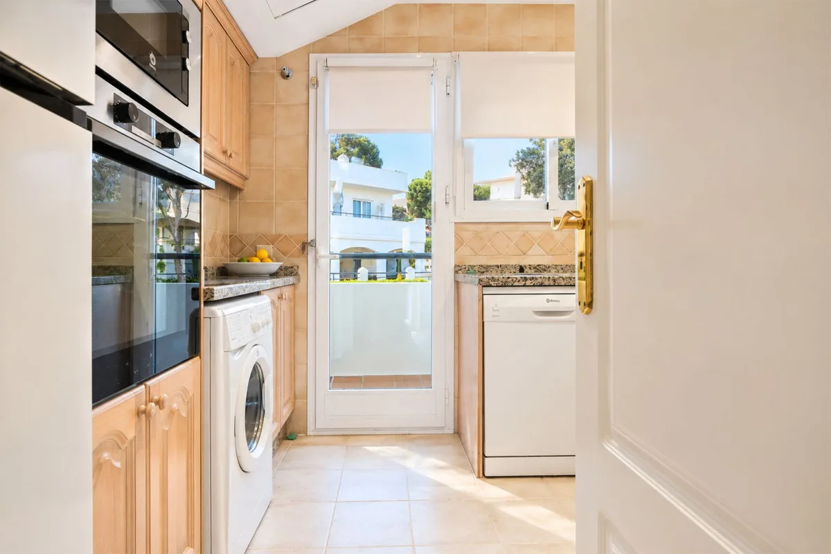 Cabopino – Leilighet med tre en suite-bad og stor terrasse med sjøutsikt – bilde 11