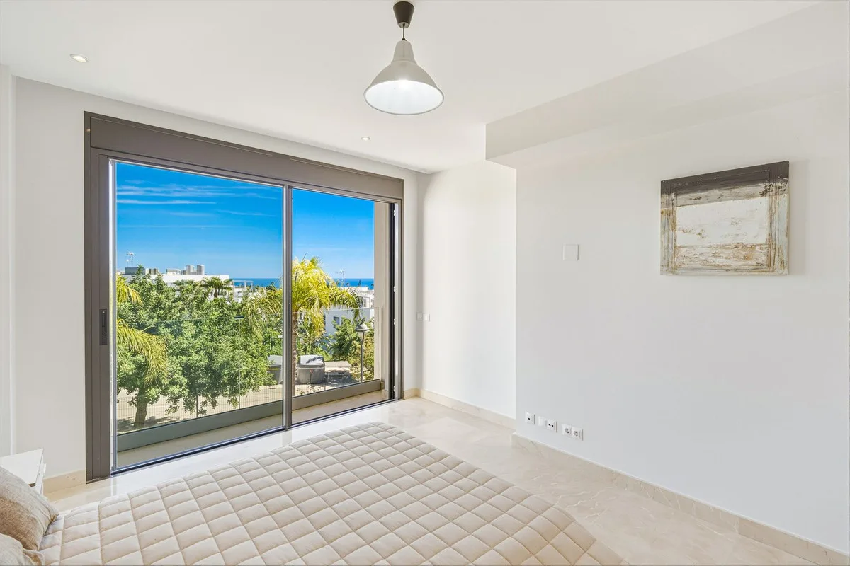 Cabopino – Moderne leilighet med panoramautsikt og to garasjeplasser – bilde 19