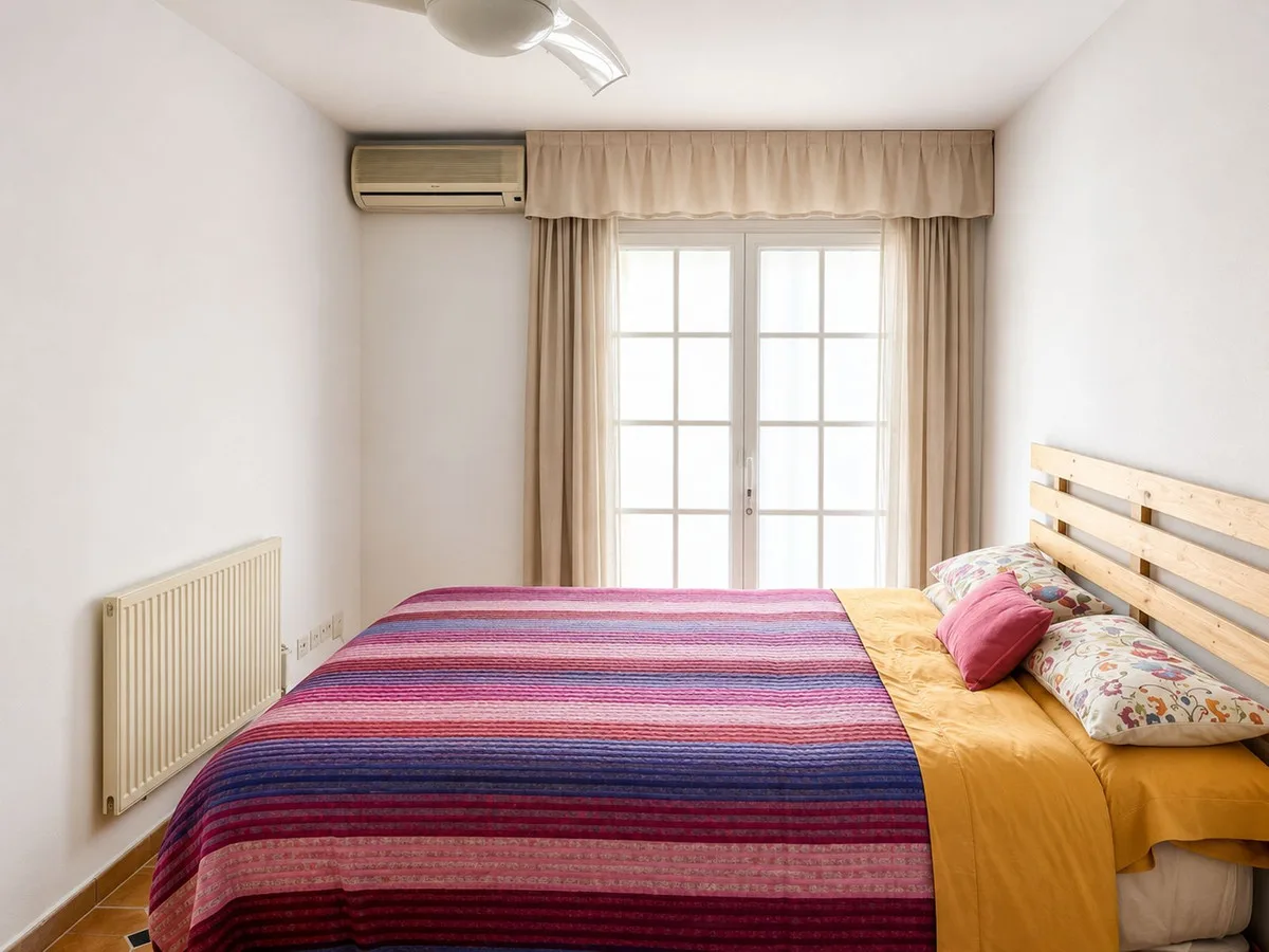 Nueva Andalucía – Renovert enetasjes rekkehus med peis og to verandaer – bilde 6