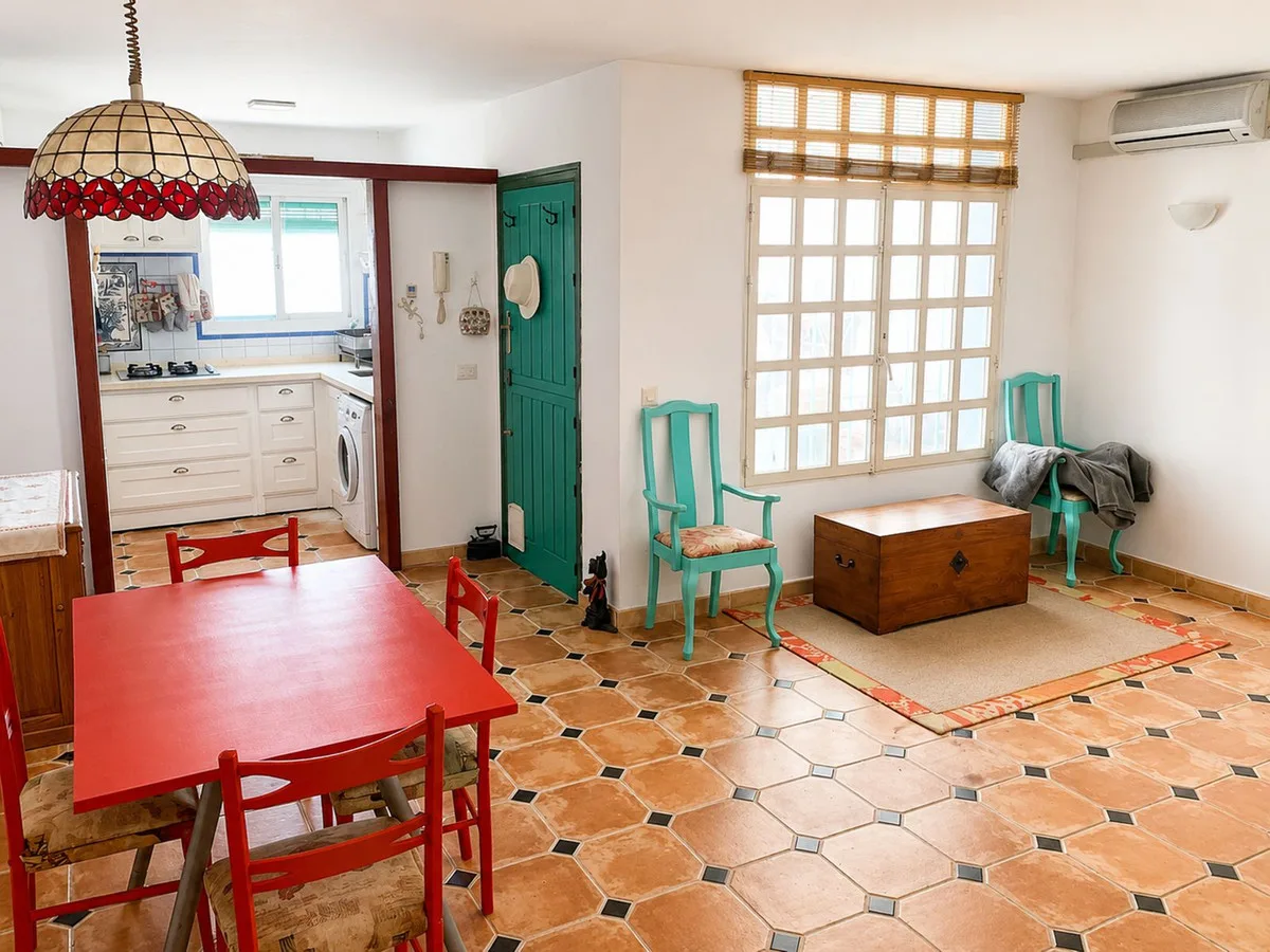 Nueva Andalucía – Renovert enetasjes rekkehus med peis og to verandaer – bilde 7