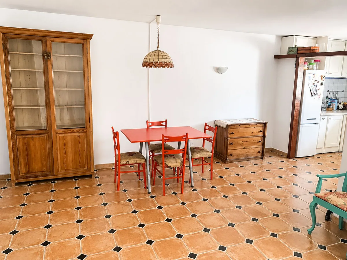 Nueva Andalucía – Renovert enetasjes rekkehus med peis og to verandaer – bilde 10