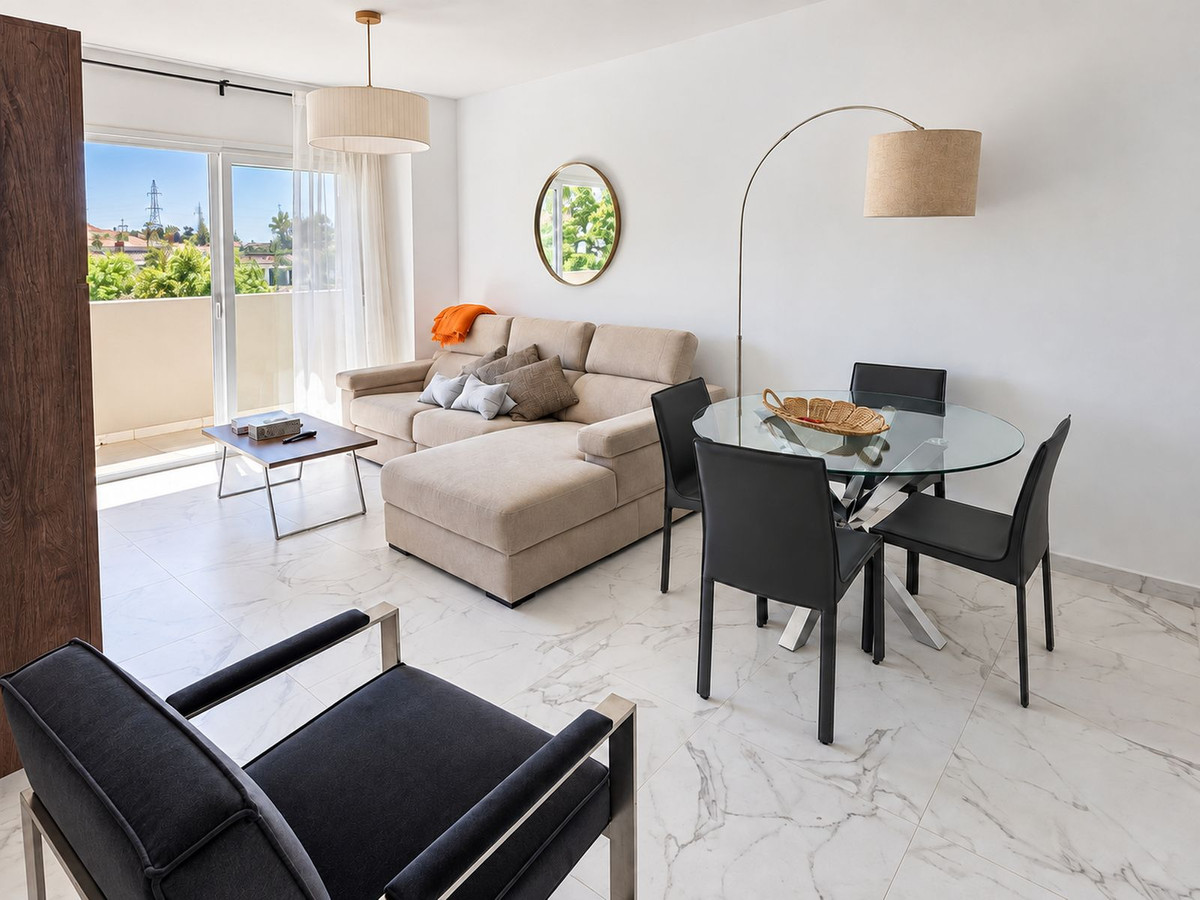 Nueva Andalucía – Innflytningsklar leilighet med 3 soverom og overbygget terrasse – bilde 1