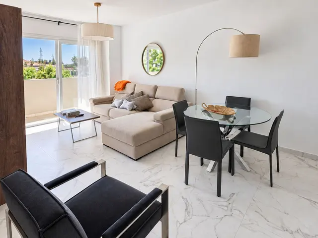 Nueva Andalucía – Innflytningsklar leilighet med 3 soverom og overbygget terrasse