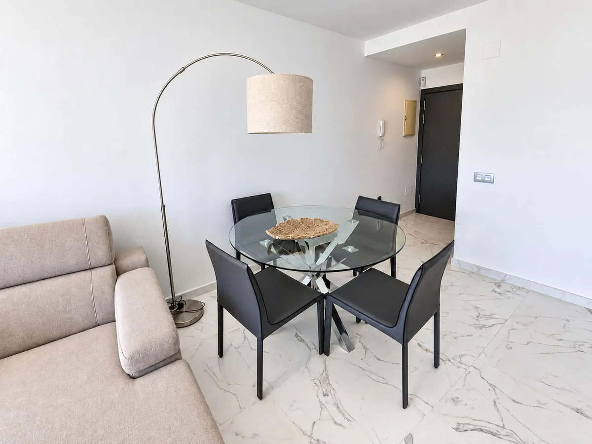 Nueva Andalucía – Innflytningsklar leilighet med 3 soverom og overbygget terrasse – bilde 7