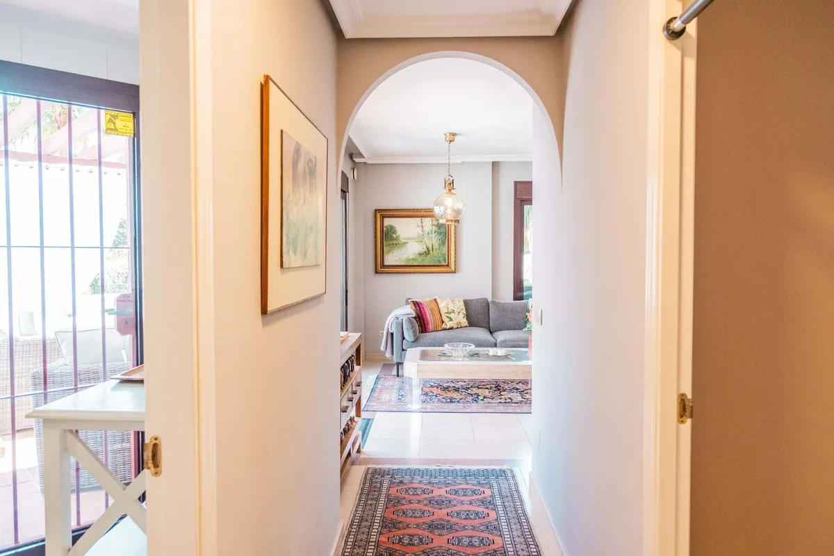 La Maestranza, Nueva Andalucía – Hjørneleilighet med 20 m² terrasse mot tropiske hager – bilde 5