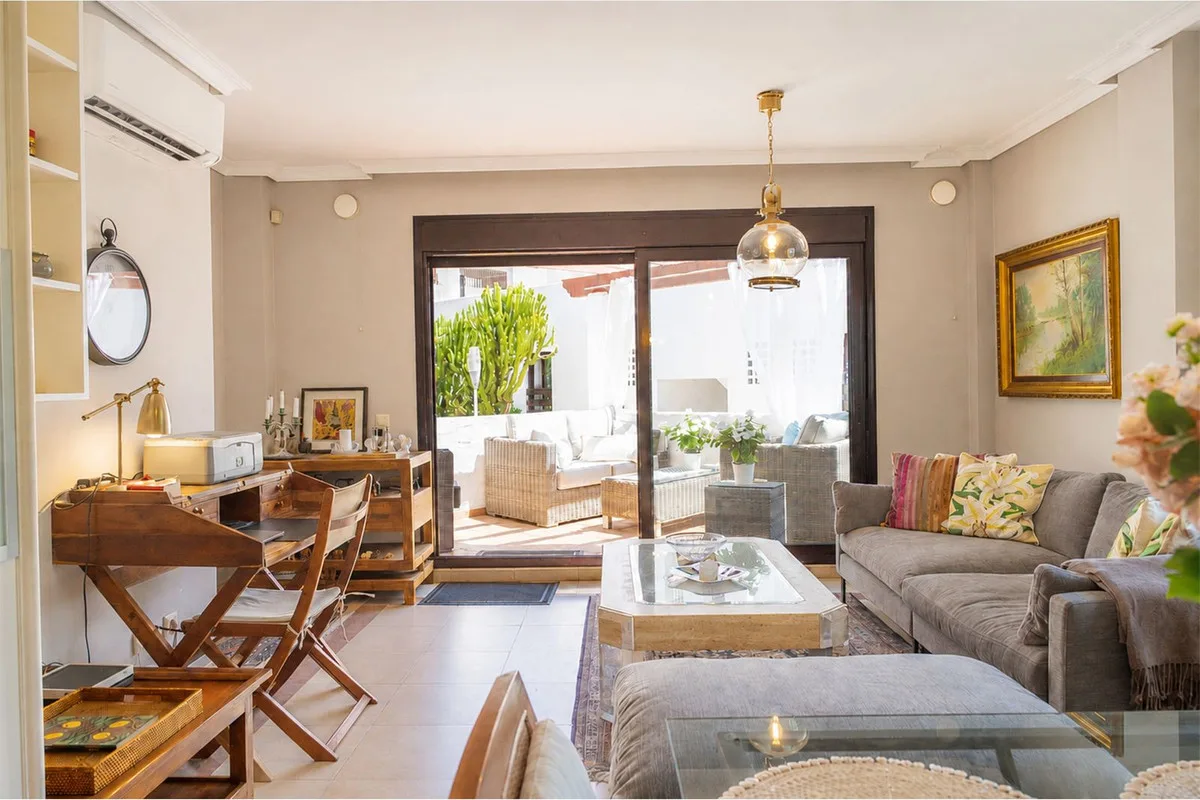 La Maestranza, Nueva Andalucía – Hjørneleilighet med 20 m² terrasse mot tropiske hager – bilde 8