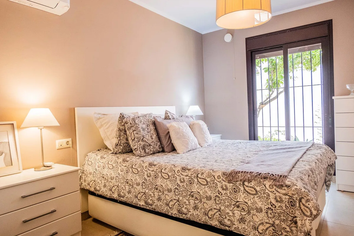 La Maestranza, Nueva Andalucía – Hjørneleilighet med 20 m² terrasse mot tropiske hager – bilde 9