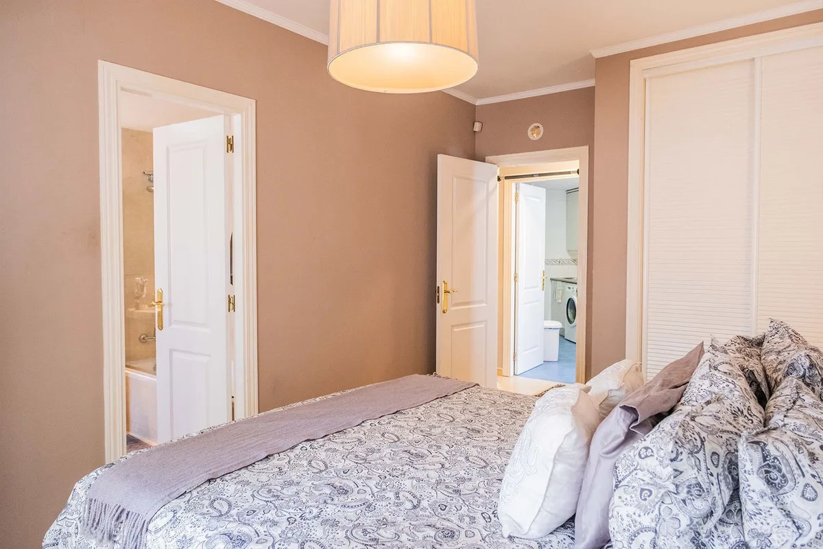 La Maestranza, Nueva Andalucía – Hjørneleilighet med 20 m² terrasse mot tropiske hager – bilde 10