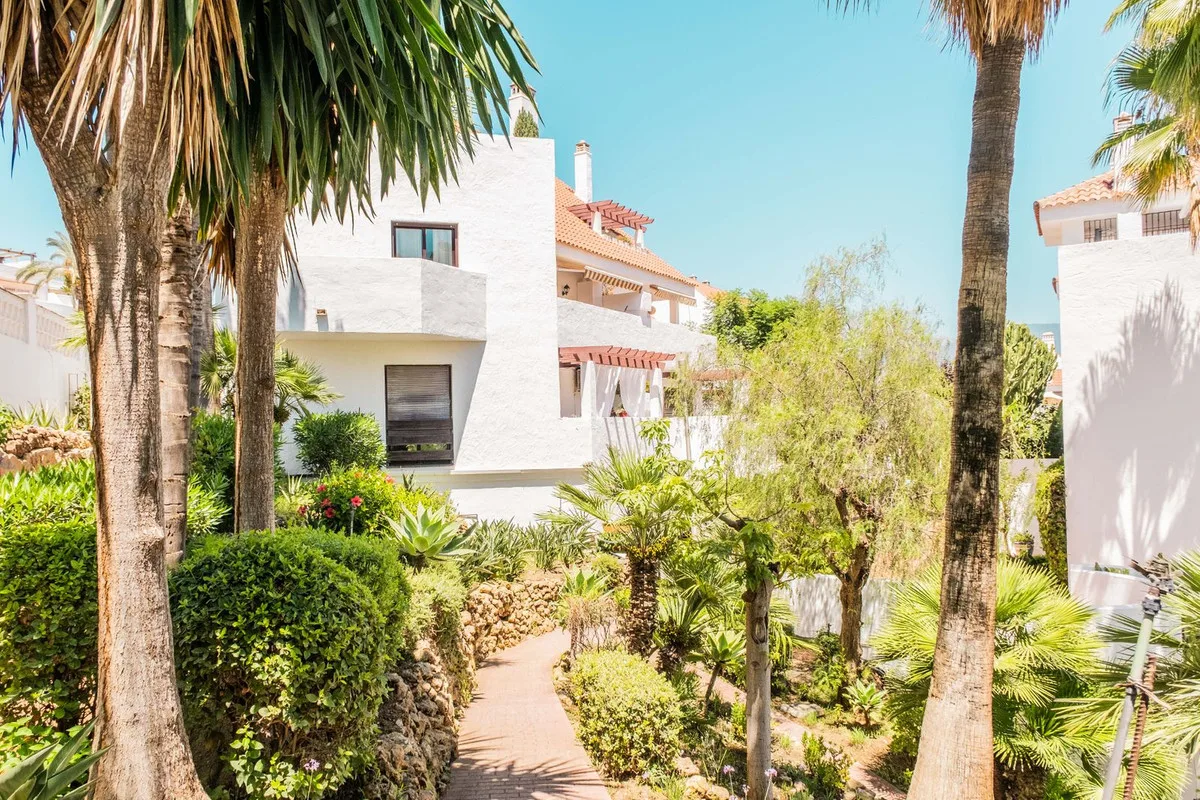 La Maestranza, Nueva Andalucía – Hjørneleilighet med 20 m² terrasse mot tropiske hager – bilde 13