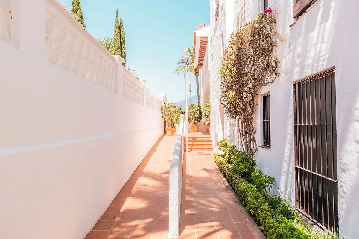 La Maestranza, Nueva Andalucía – Hjørneleilighet med 20 m² terrasse mot tropiske hager – bilde 14