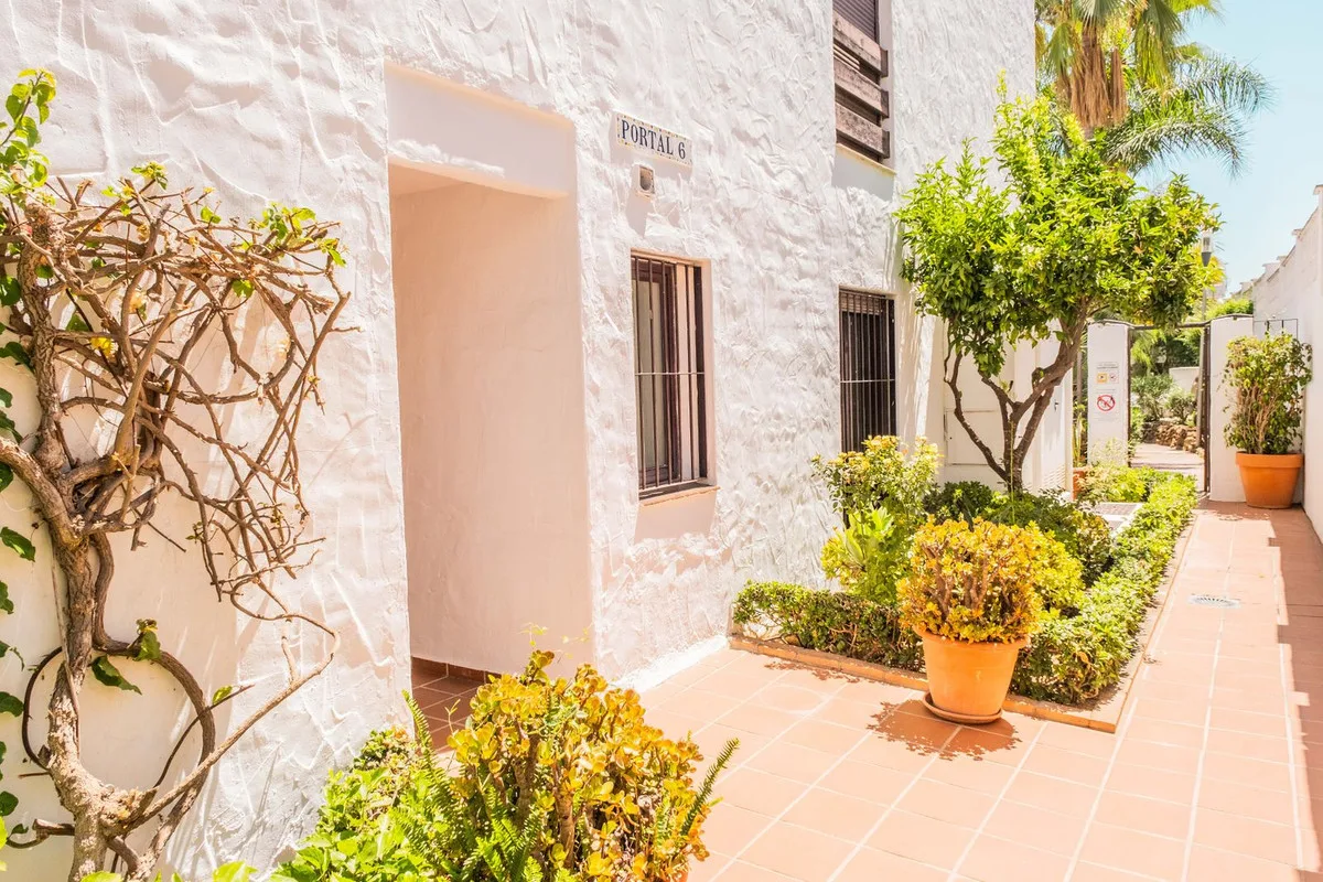 La Maestranza, Nueva Andalucía – Hjørneleilighet med 20 m² terrasse mot tropiske hager – bilde 15